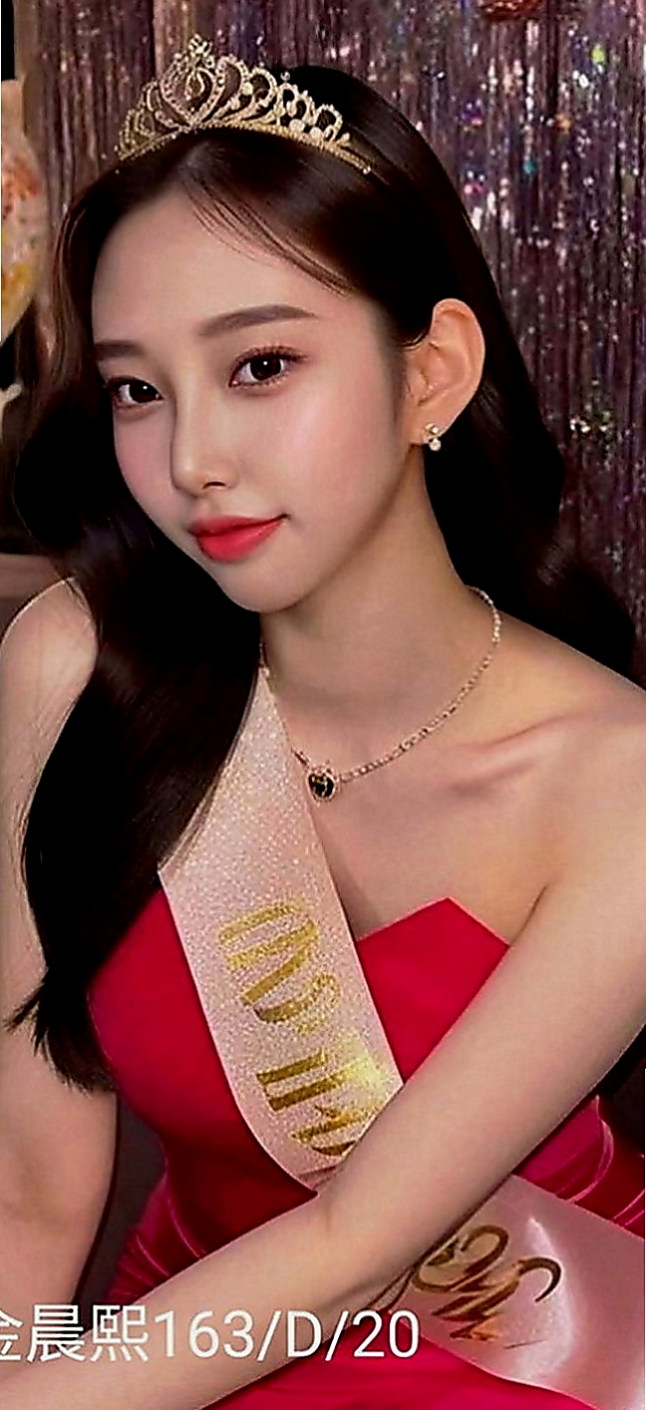 台南按摩外送：佳莉 |婚禮策劃助理|169cm|54kg|C罩杯|19歲|駕蠢共浴KIss舌吻  讓你愛不釋手 屁股很會搖喔