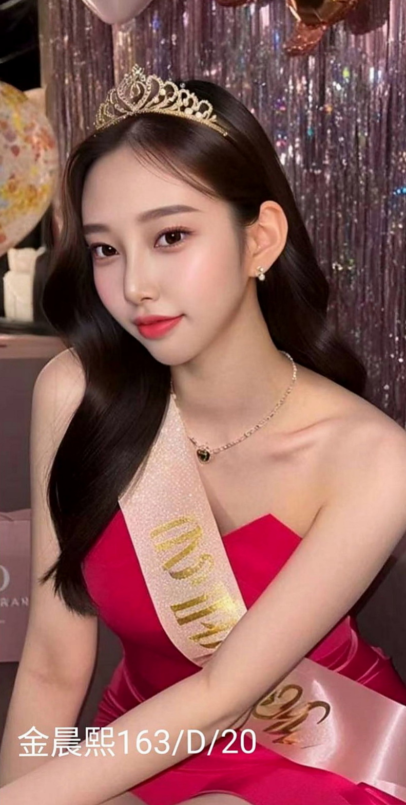 台南按摩外送：佳莉 |婚禮策劃助理|169cm|54kg|C罩杯|19歲|駕蠢共浴KIss舌吻  讓你愛不釋手 屁股很會搖喔