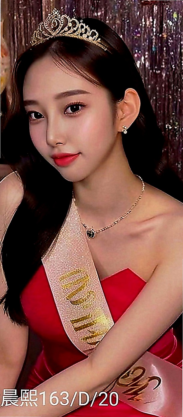 台南按摩外送：佳莉 |婚禮策劃助理|169cm|54kg|C罩杯|19歲|駕蠢共浴KIss舌吻  讓你愛不釋手 屁股很會搖喔