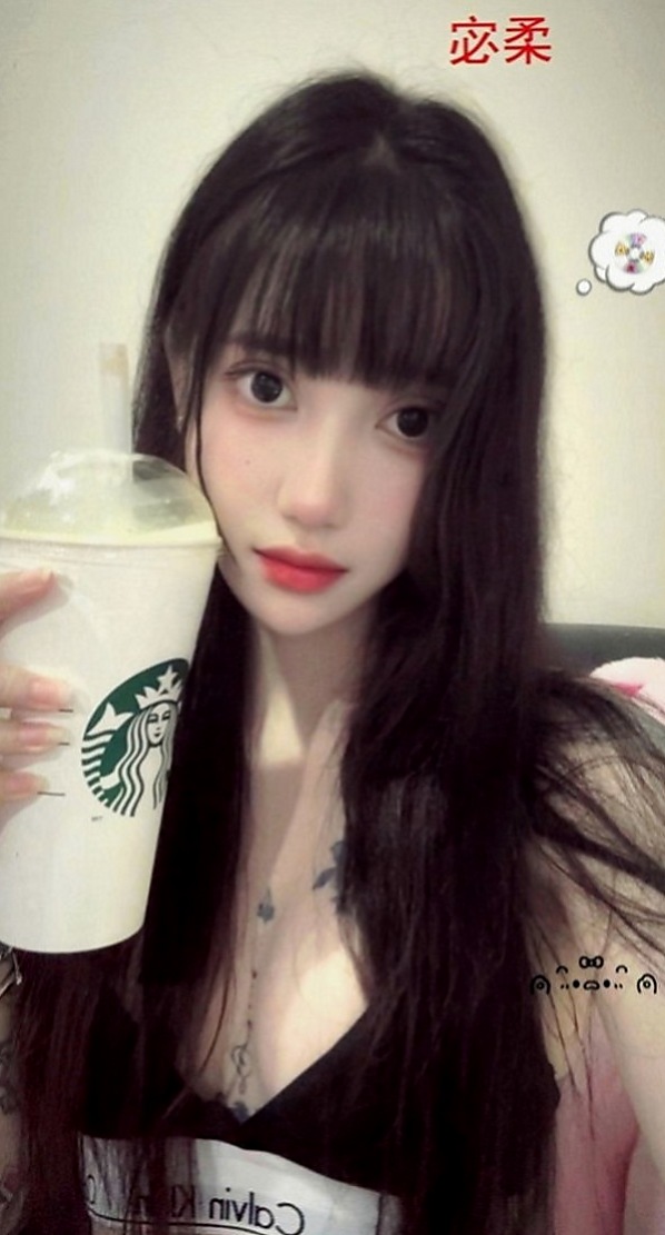 大甲按摩：曼妮 |職業是空姐|164cm|52kg|E罩杯|18歲|服務很貼心 配合度超贊呦!!! 蜜穴很會夾 一雙美腿夾住你的腰