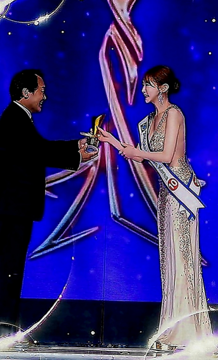 燕巢小姐外出：素嫦 |三綫藝人|170cm|51kg|D罩杯|23歲|婚紗設計師 聲音勾魂，奶子爆乳，敏感乳頭，  有殘澡~有艷舞~還會偷襲你 最好的也很放得