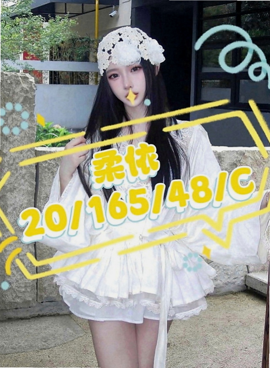 鼓山按摩全套：依比 |泳衣模特|164cm|43kg|C罩杯|20歲|喜歡摸你龜頭讓你硬硬的然後她在舔你頭頭  喜歡被舔鮑魚