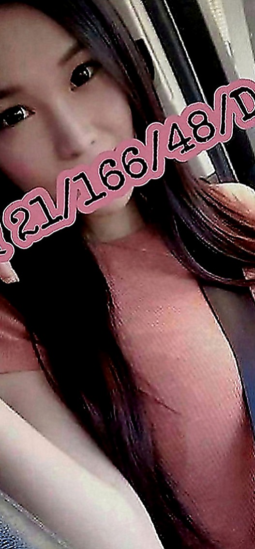 阿蓮按摩外送：小如 |美容助理|164cm|49kg|E罩杯|22歲|嬌小奶大，甜美清純可愛，很吸晴  看著清新可人，就想狠狠吃下一口
