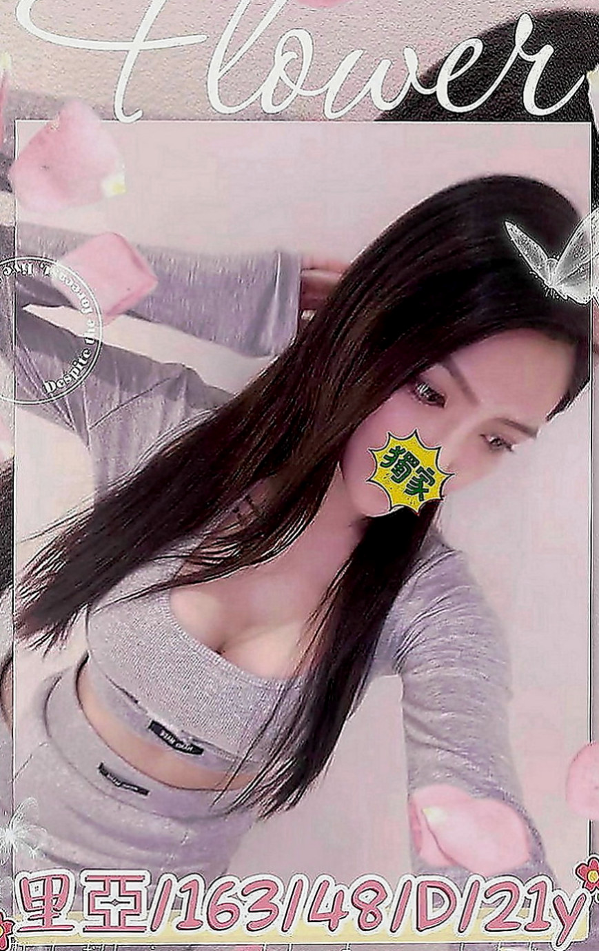 鳳山一夜情：小默 |幼齒學生妹|170cm|54kg|C罩杯|19歲|白嫩翹臀 很軟很Q 超會扭  很騷做愛 經常私下自己摳穴