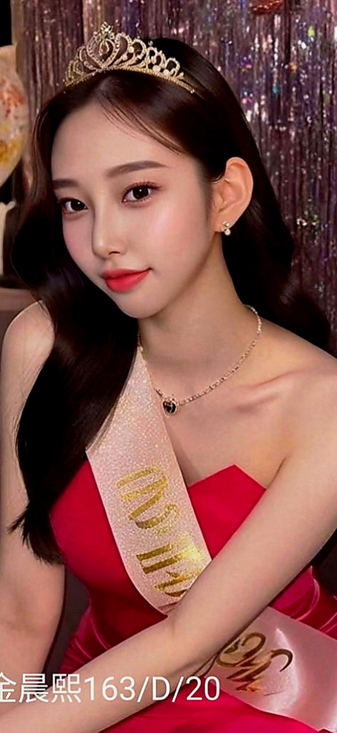 台南按摩外送：佳莉 |婚禮策劃助理|169cm|54kg|C罩杯|19歲|駕蠢共浴KIss舌吻  讓你愛不釋手 屁股很會搖喔